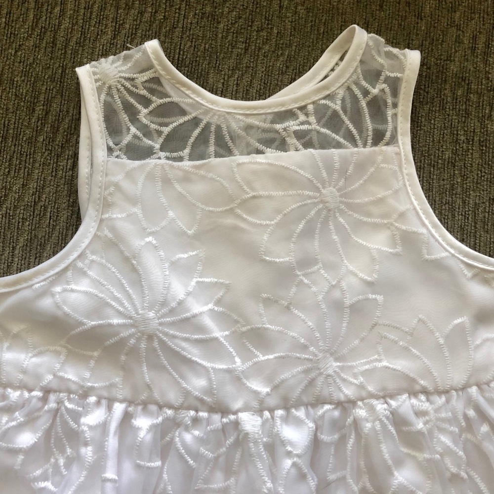 White baby girl floral sleeveless dress - Picture 3 of 10